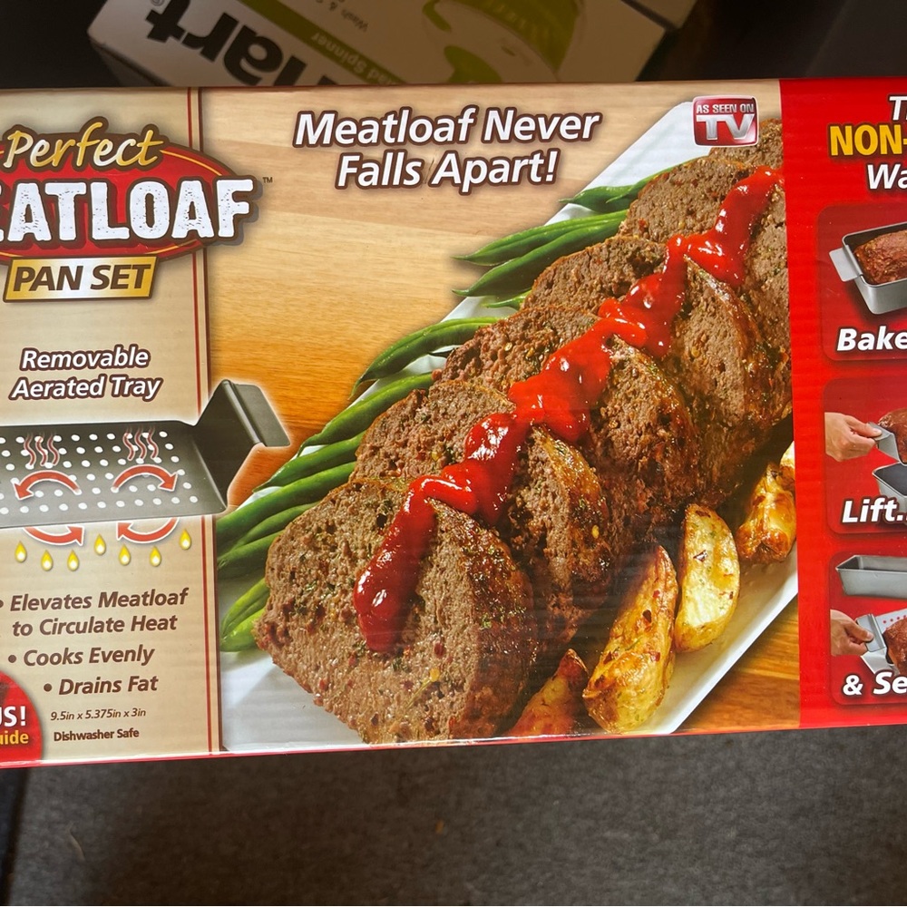 NWT! Perfect Meatloaf Pan Set with Removable Aerated Tray
